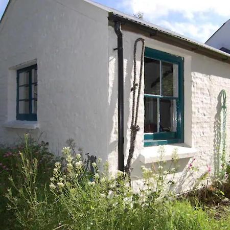 Tiny Cosy Snug Apartment Manorowen Bagian luar foto