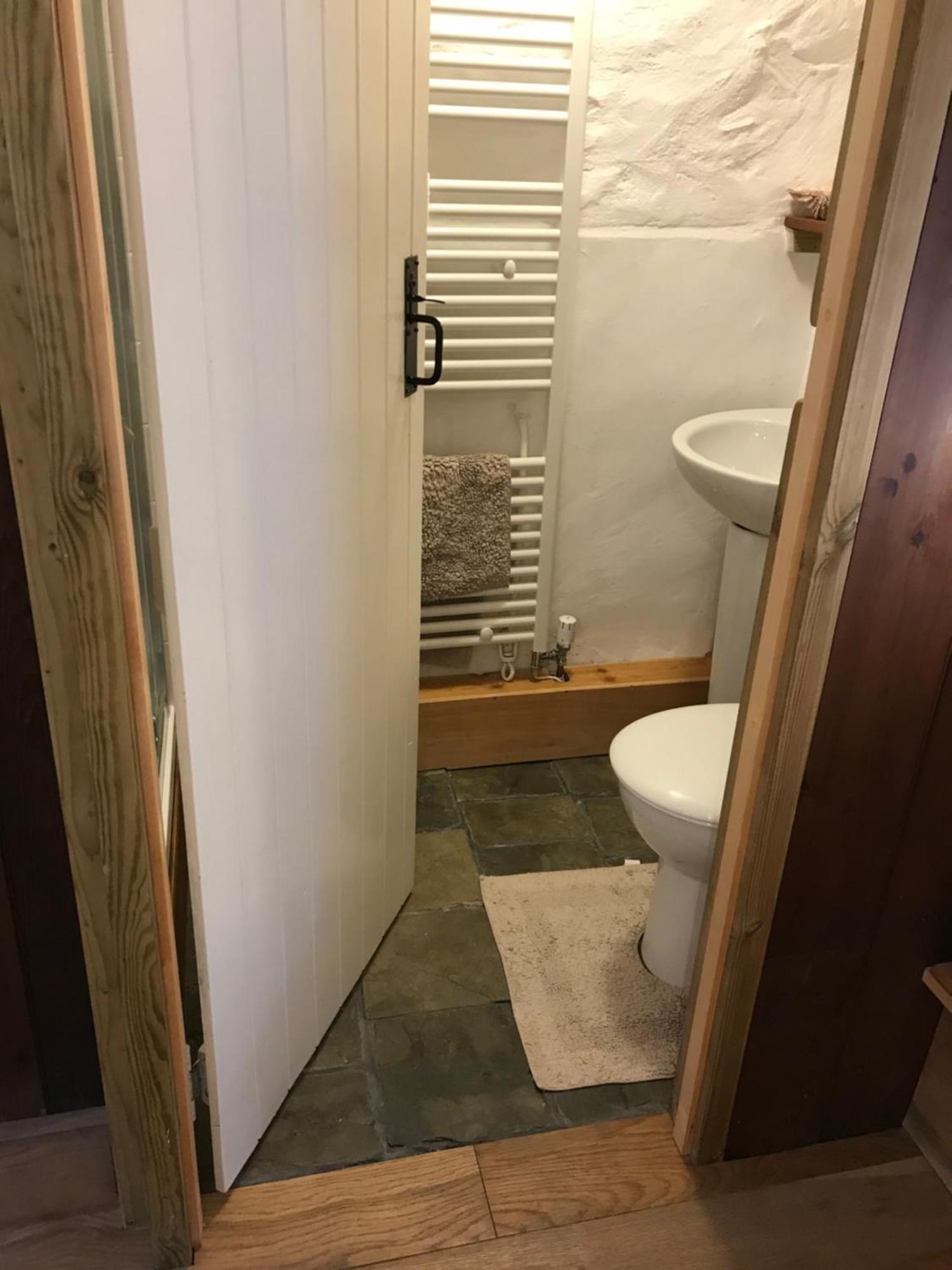 Tiny Cosy Snug Apartment Manorowen Bagian luar foto
