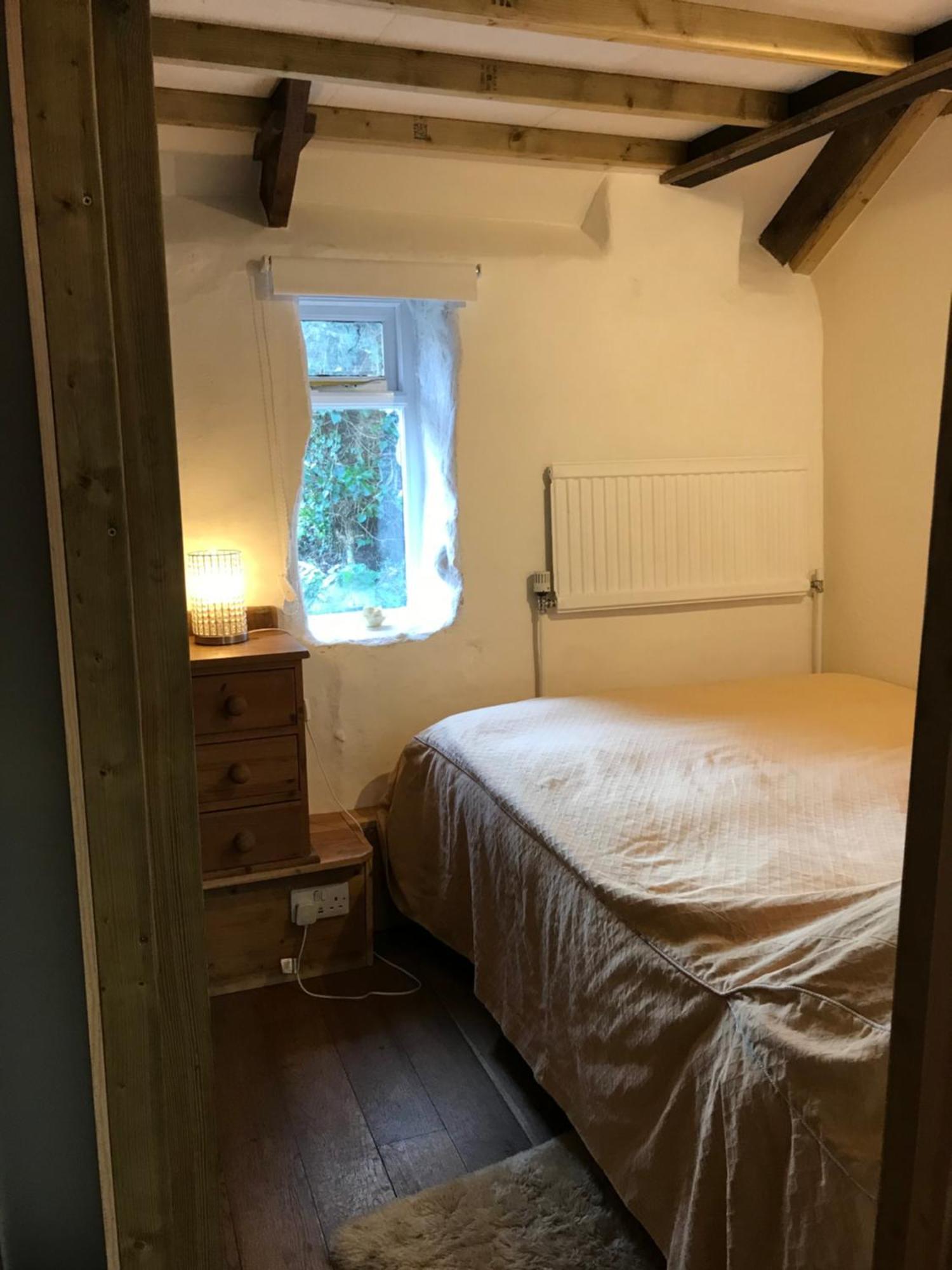 Tiny Cosy Snug Apartment Manorowen Bagian luar foto