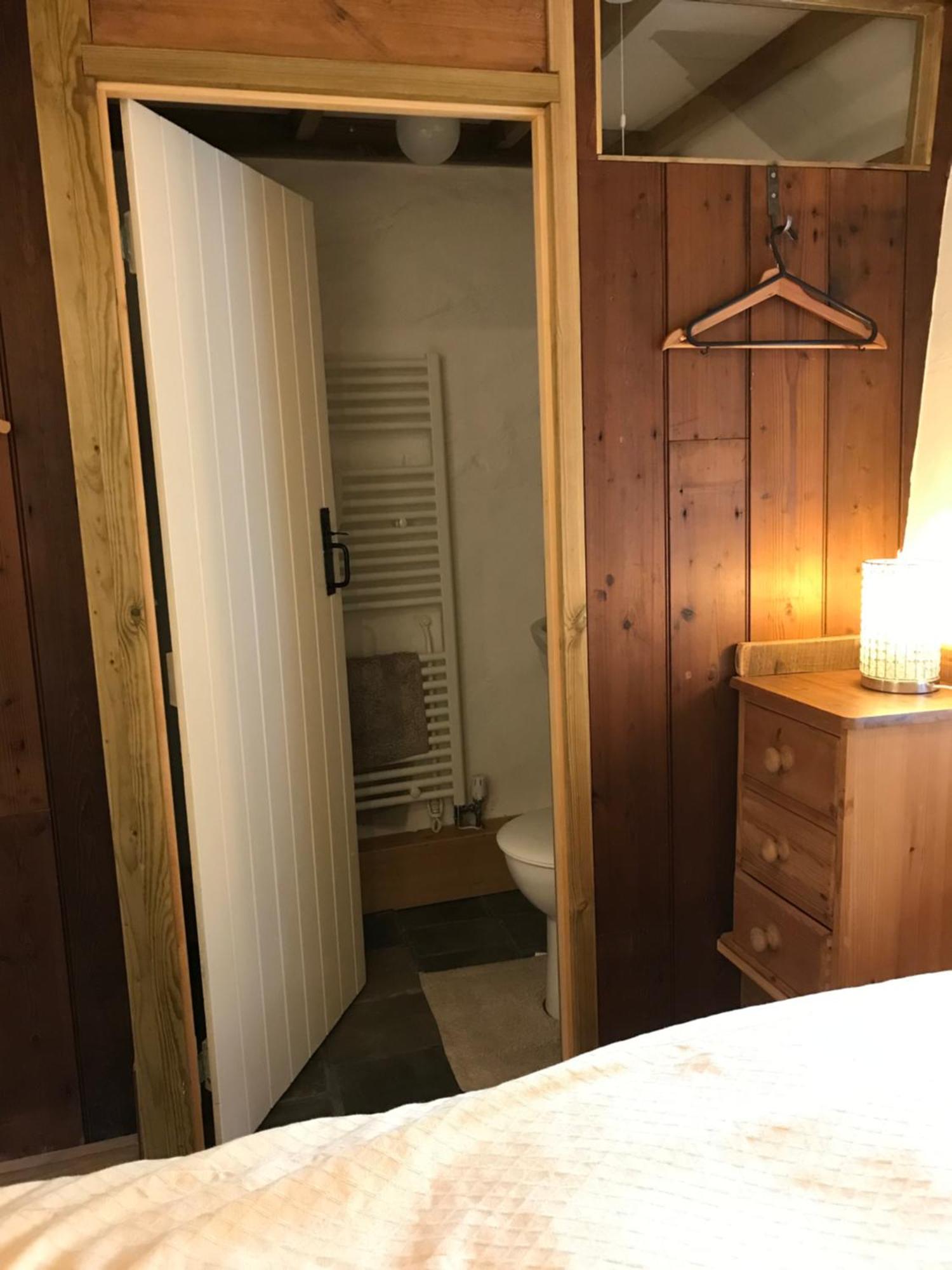 Tiny Cosy Snug Apartment Manorowen Bagian luar foto
