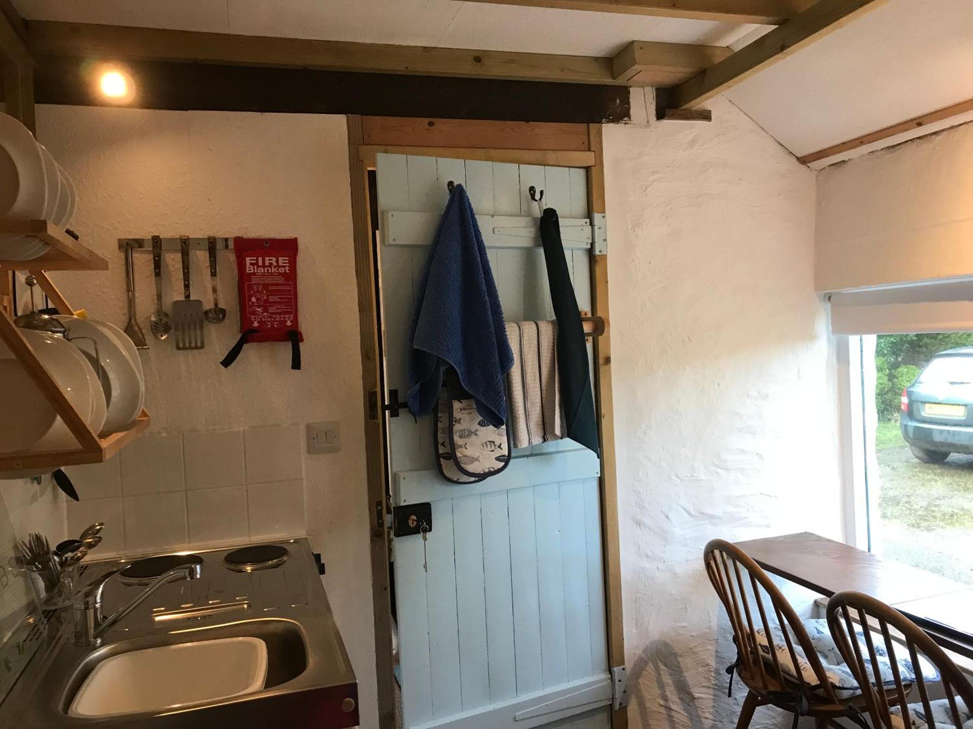 Tiny Cosy Snug Apartment Manorowen Bagian luar foto