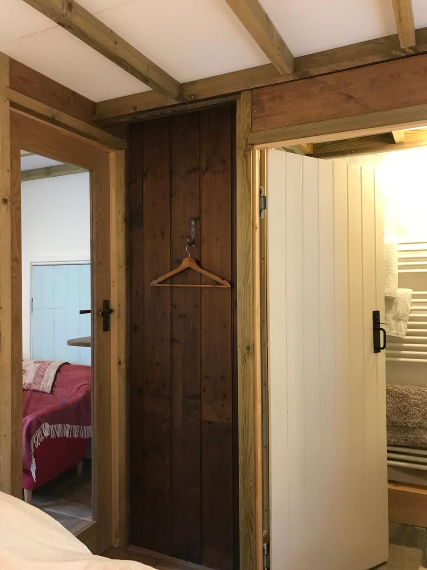Tiny Cosy Snug Apartment Manorowen Bagian luar foto
